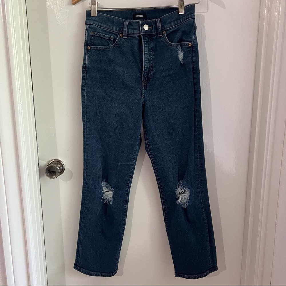 Express STRAIGHT HIGH WAISTED JEAN • size 4 • medium wash• ripped jean